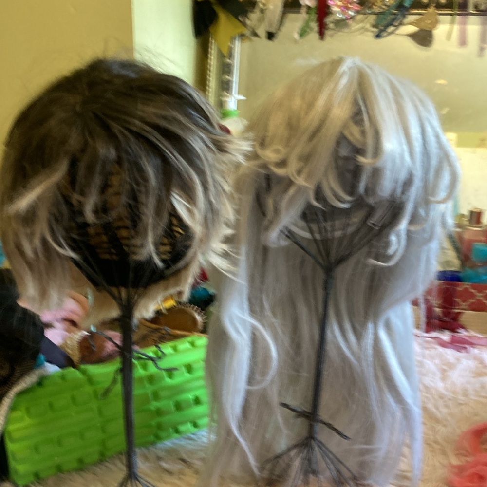 19 Assorted Wigs!!! Scroll To See All Of Them - image 8